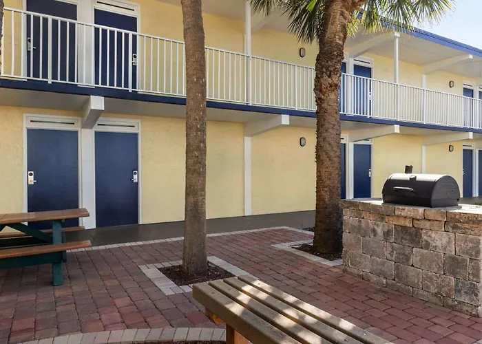 Days Inn By Wyndham Cocoa Beach Port Canaveral